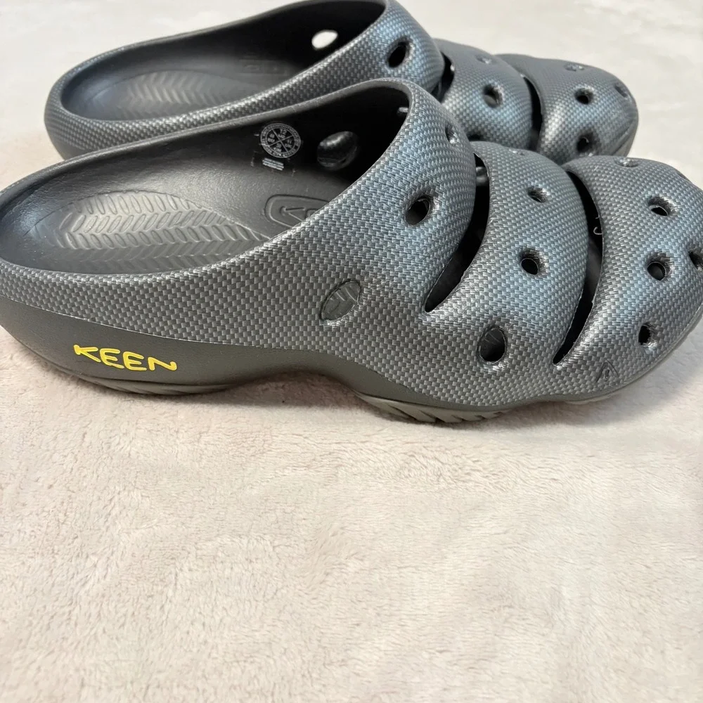 KEEN Yogui Arts Clog Sandal Mens Grey Size 12 Graphite Textured Slip On Mules
